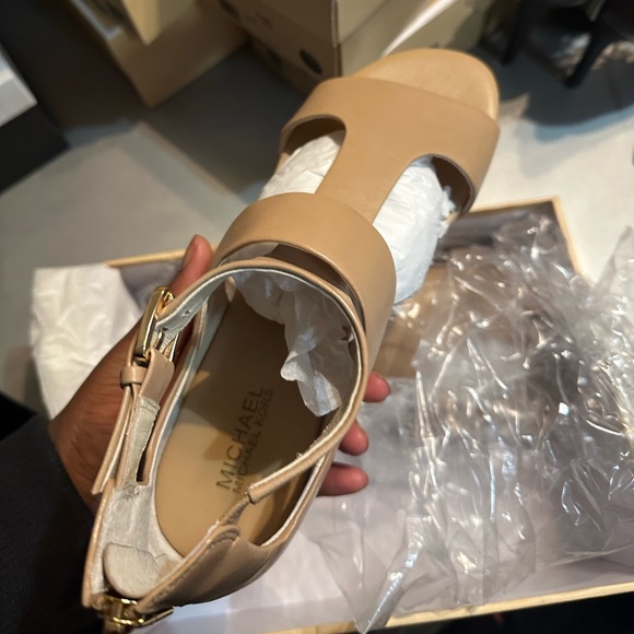 Michael Kors sadndals - Picture 1 of 6